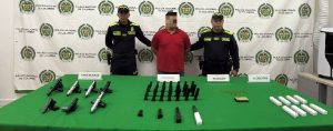 La Policía Nacional capturó a un hombre con 7 armas de fuego, munición y proveedores modificados